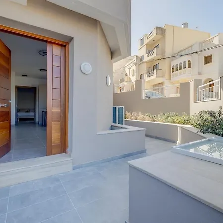 Modern Maisonette In A Location شقة