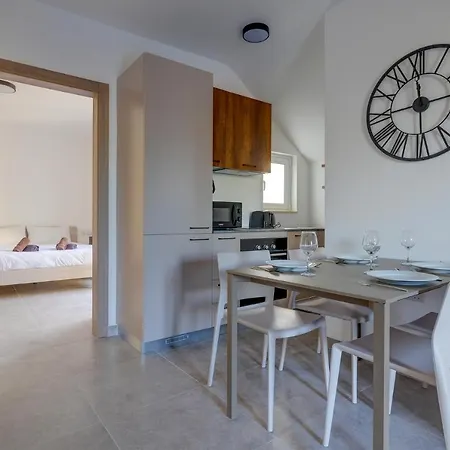 Modern Maisonette In A Location *